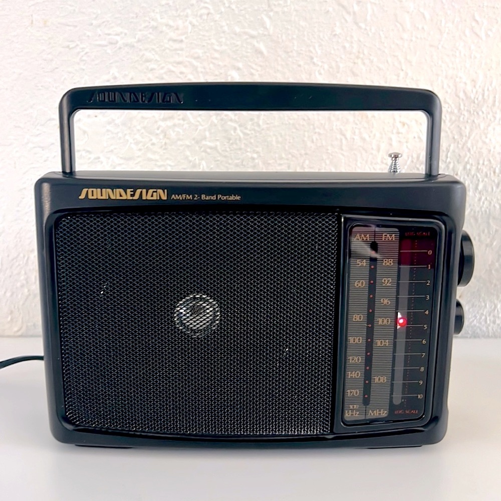 Vintage Soundesign AM/FM Portable Radio 90’s Model 2236BLK AC/Battery Powered